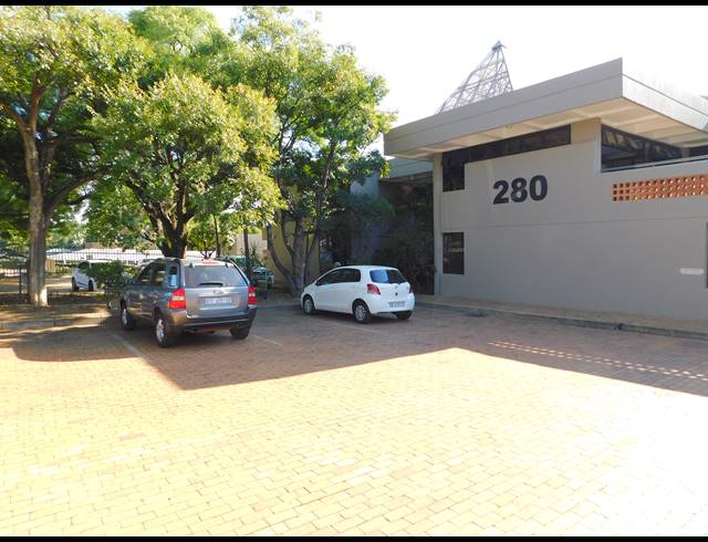 163M² OFFICE TO LET IN FERNDALE